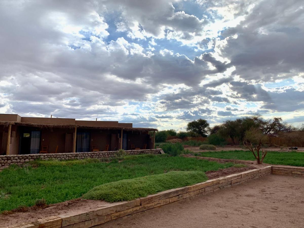 Tiunur Lodge Solor Bagian luar foto