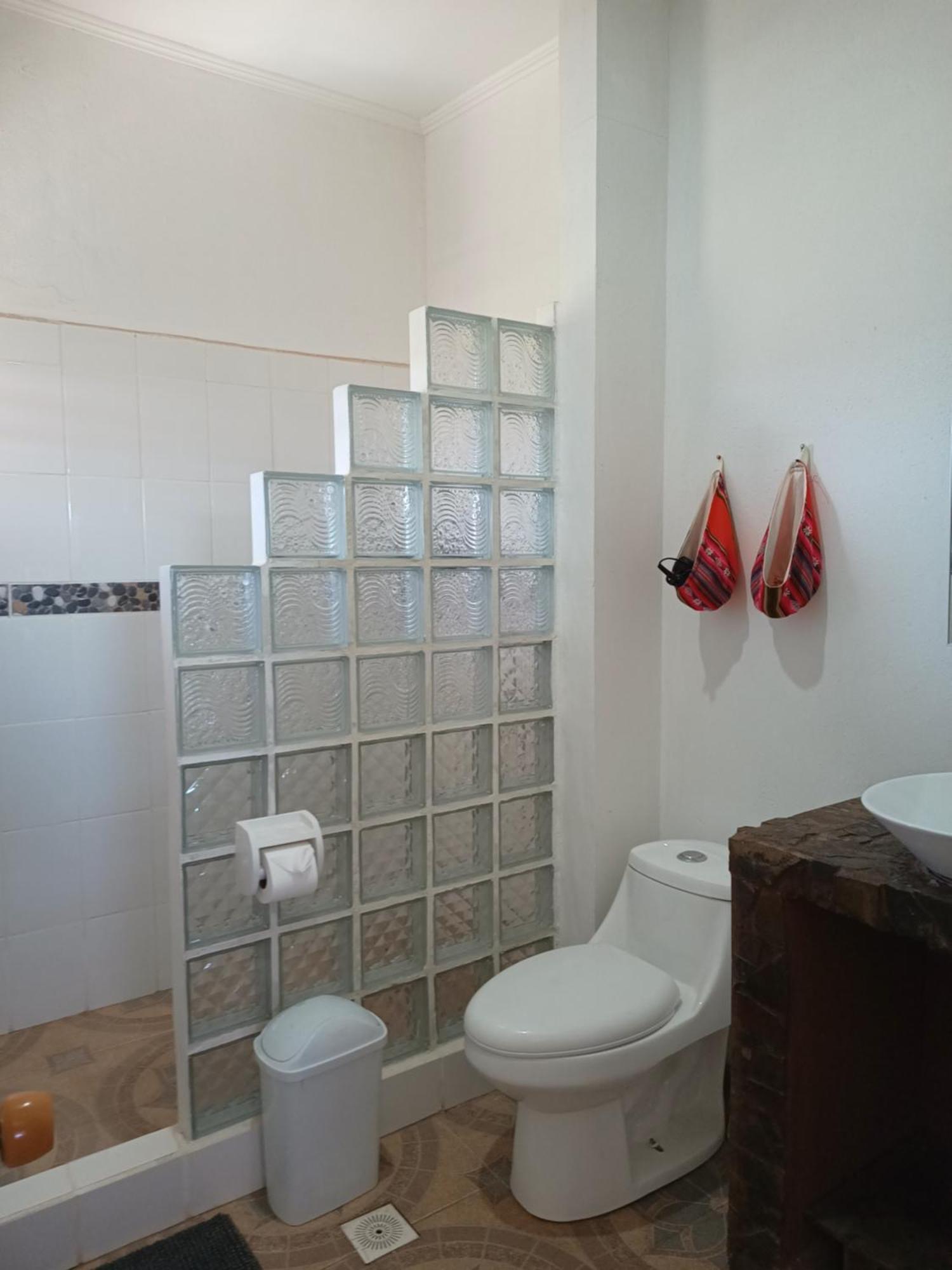 Tiunur Lodge Solor Bagian luar foto