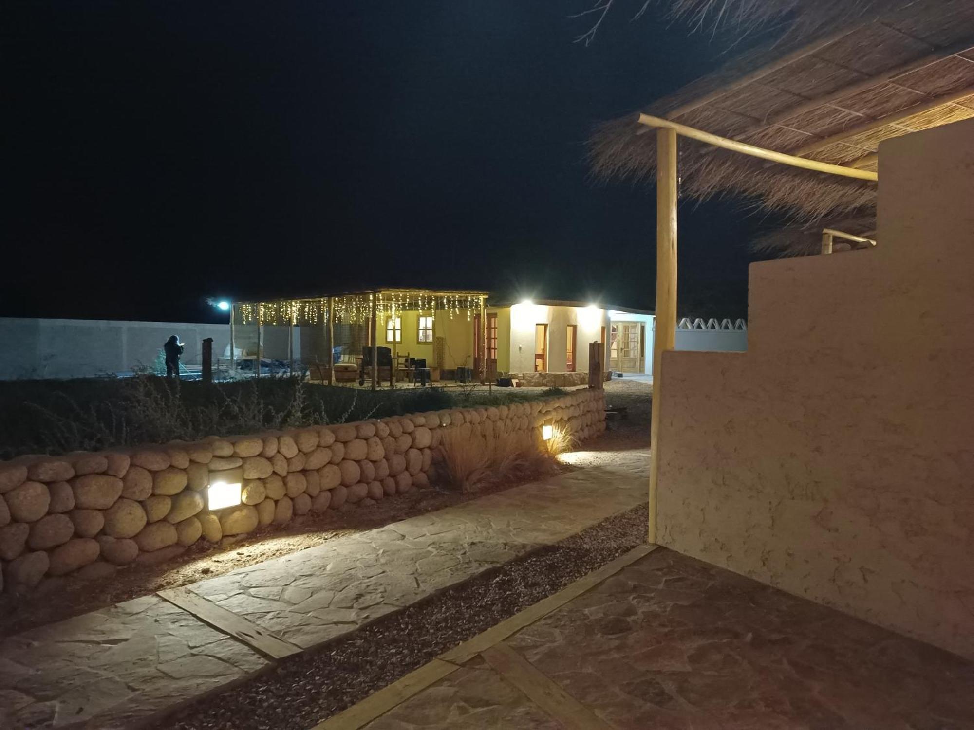 Tiunur Lodge Solor Bagian luar foto