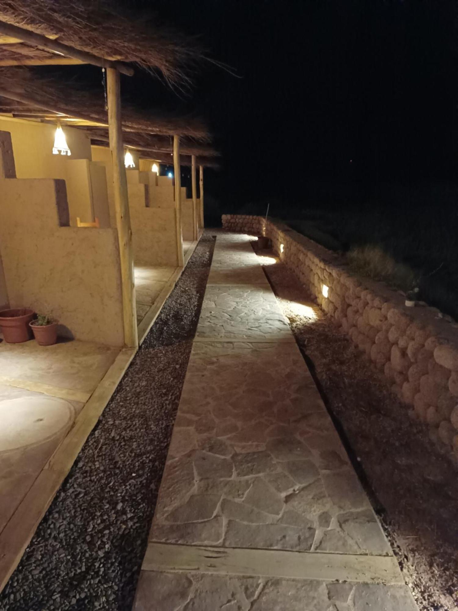 Tiunur Lodge Solor Bagian luar foto