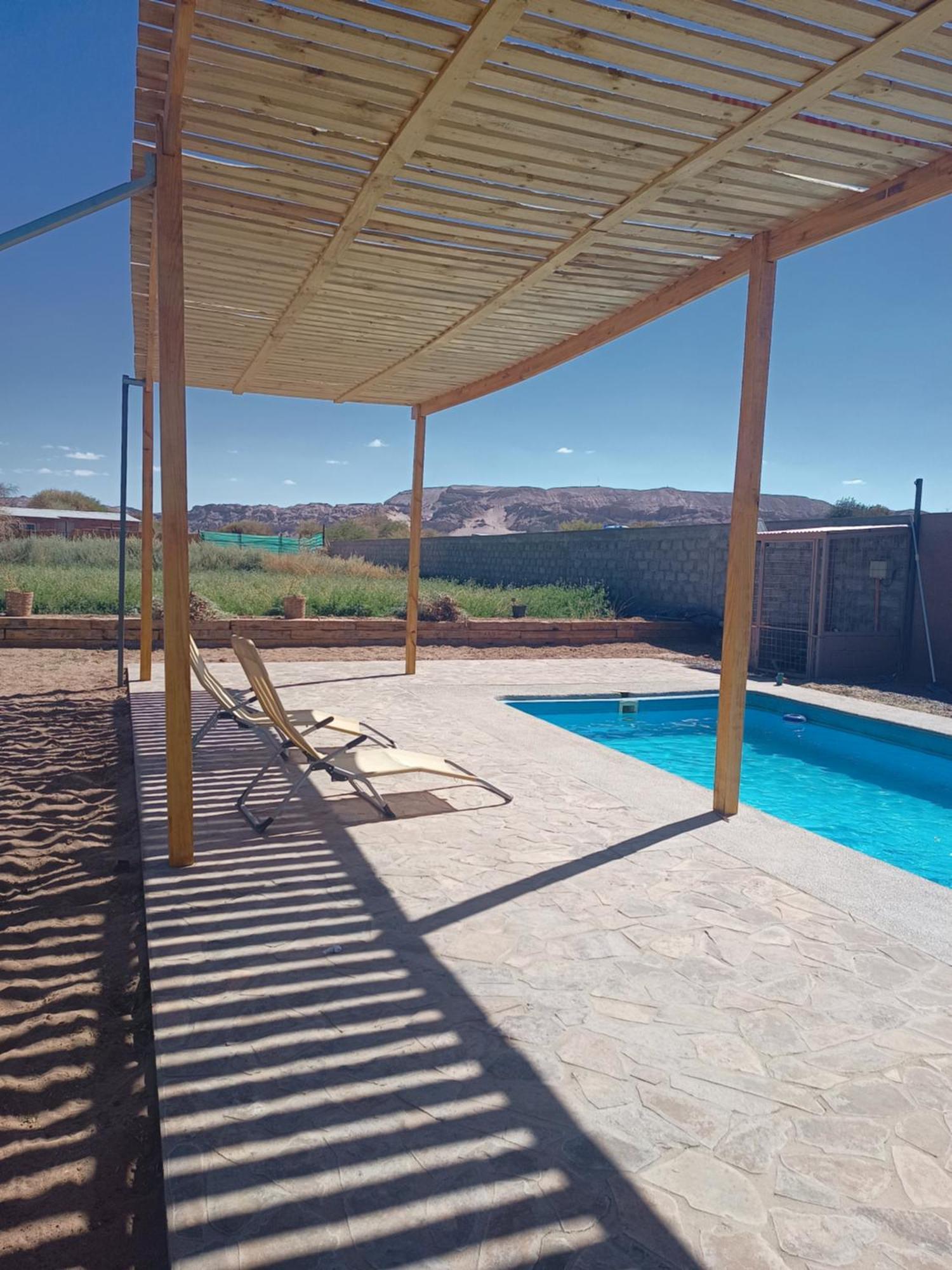 Tiunur Lodge Solor Bagian luar foto