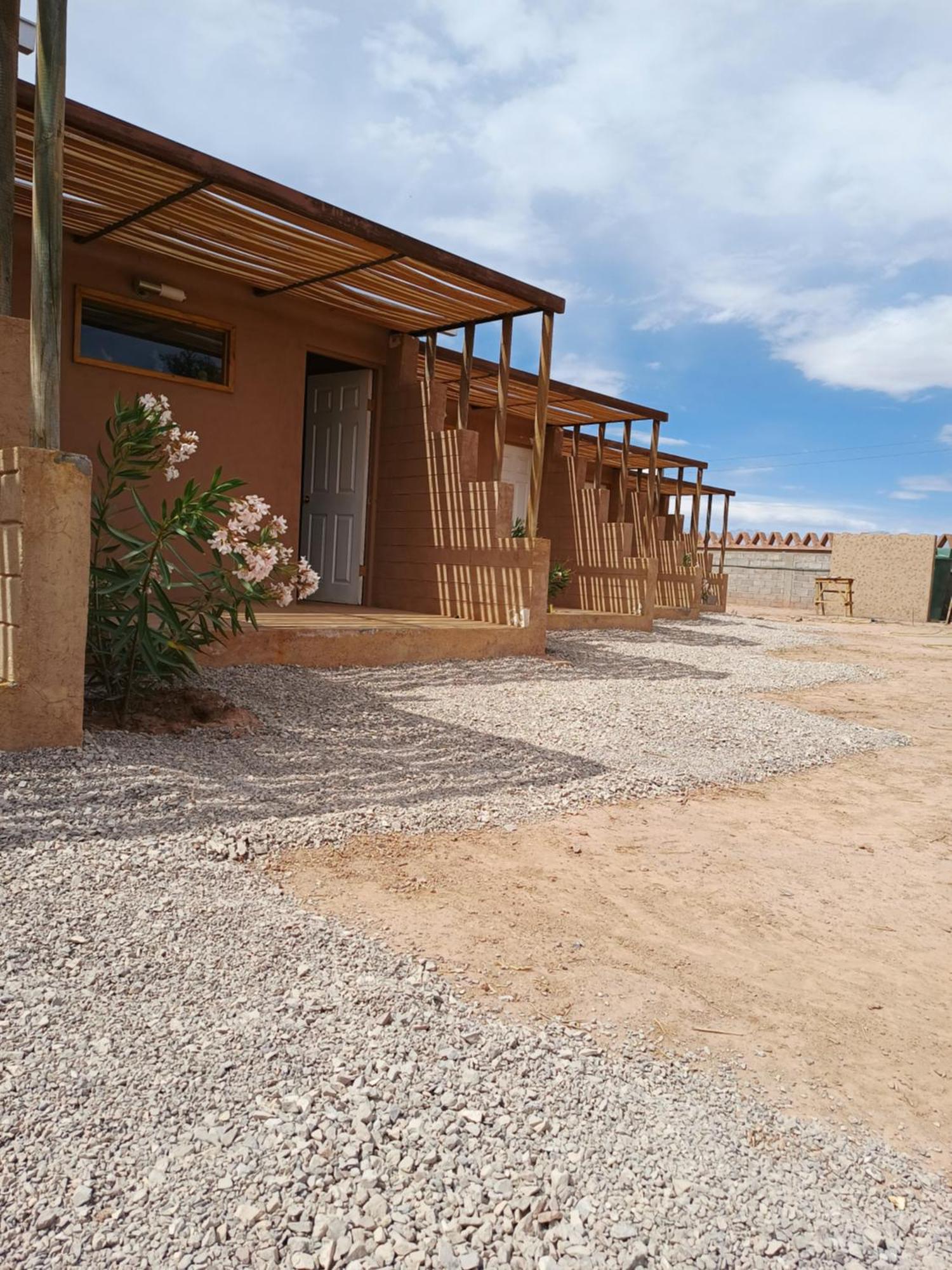 Tiunur Lodge Solor Bagian luar foto